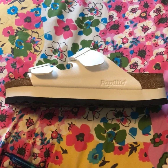 Birkenstock White Sandals with Adjustable Straps - Picture 2 of 5